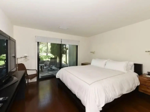 824 Oak Creek At Silverado 3 Bedroom Condo by RedAwning