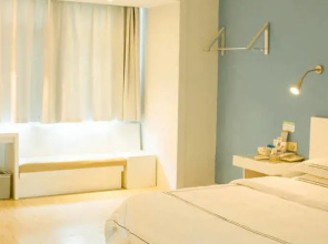 Days Inn by Wyndham Yueyang Train Station