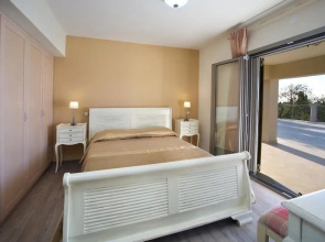 Vryonis Villa