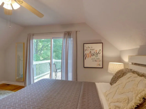 Blue Ridge Getaway w/ Hot Tub & Seasonal View!