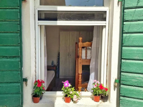 1-bedroom apartment with 3 beds + private parking