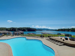 Smith Mtn Lake Fun! Resort-style Family Retreat