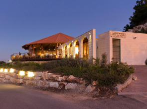 Shoresh Green Hills Family Suites Hotel