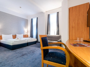 Отель East City