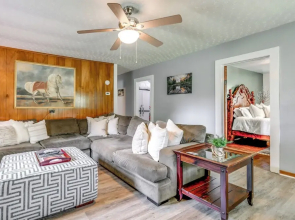 2 Mi to Ski Sapphire: Pet-friendly Cashiers Cabin