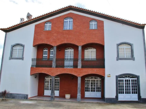 Rib's House