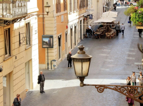 Spacious and bright Halldis apartment in the very heart of the “Tridente” (centre)