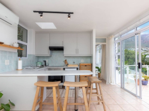 Stylish and Bright 1 Bedroom Apartment - Camps Bay