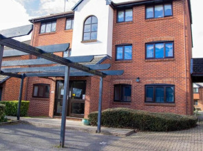 Cozy Two Bedroom Apartment Located in Gravesend