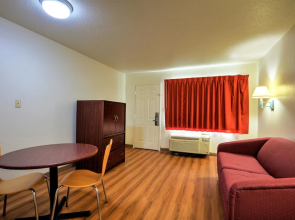 Super 7 Inn By OYO Tupelo Hwy 178