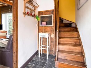 Traditional Cottage With Private Terrace