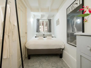 The Canal View Apartment