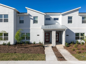 New Luxury Townhome with private pool near Disney