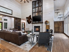 Chic Rustic Cabin Woodsy Retreat in Eagle Mt