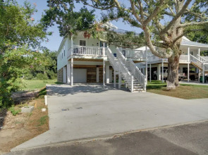 Sunny Gulfport Vacation Rental: Walk to Beaches!