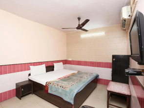 SPOT ON 40934 New Ahuja Guest House