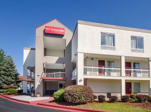 Econo Lodge Inn and Suites