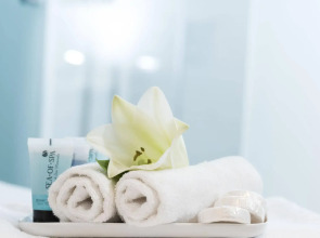 Sea Side by Zvieli Hotels