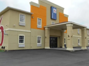 Motel 6 Jourdanton