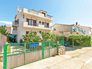 Apartment And Rooms Mirjana