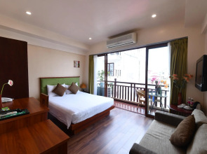 Artisan Lakeview Hotel