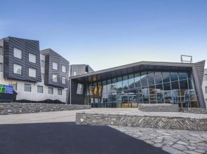 Holiday Inn Express & Suites Queenstown by IHG