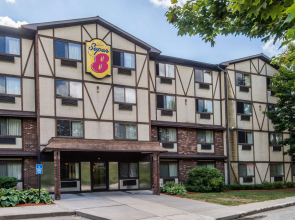 Super 8 by Wyndham Groton