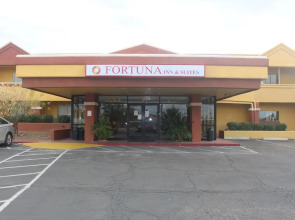 Fortuna Inn & Suites