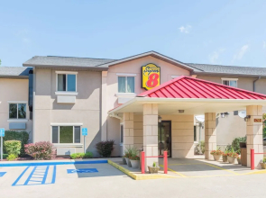 Super 8 by Wyndham Bloomington University Area