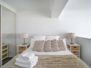 Loft Style Apartment in the Heart of Surry Hills