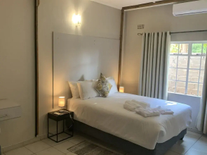 Hungwe House Victoria Falls