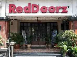 RedDoorz Near Waterboom Cikarang