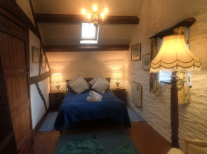 Beautiful 15th Century Watermill - Lovely Location