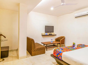 Fabhotel White Klove