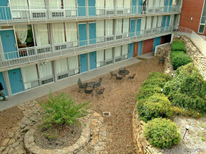 Econo Lodge Topeka Blvd.