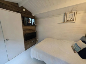 Coastal Cosy Cabin With hot tub