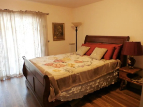 New Charming 2 Bedrooms Unit Close To Everything