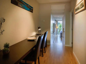 Stunning Lakeview 1 Bedroom Apartment