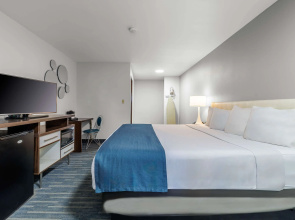 Days Inn & Suites by Wyndham Flagstaff Near University
