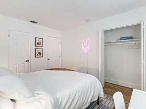 Stylish 2 BR Condo - Free Parking on Premises