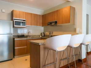 w Lush 2BR w AC Near Kennedy Park in Miraflores