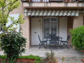 Superbe T2 lumineux 3*** 10 mn à pied de la plage