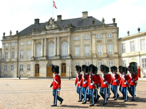 102M apt. Heart of copenhagen · 100M to the metro