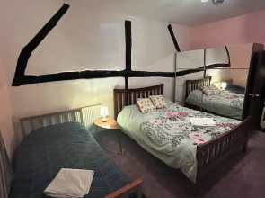 Gloucester - 2 Bed House - Sleeps 7 - Pet Friendly