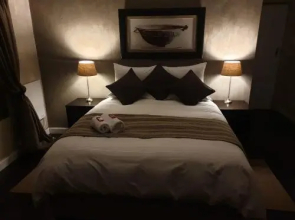 Guest House Frame Ace