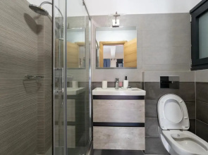 Ag. Ioannis metro station studio 1 bed 2 pers