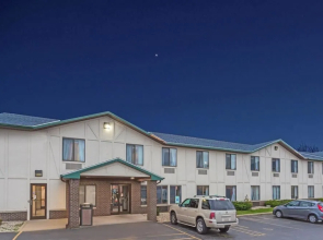 Super 8 Delavan