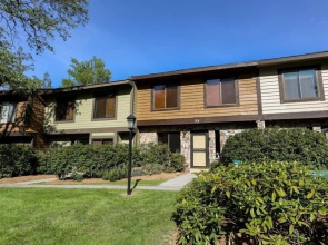 Seven Springs 3 BR Deluxe Condo, by Golf Course by RedAwning