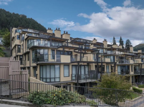 Lakefront at 912 The Beacon