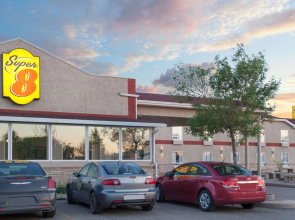 Super 8 by Wyndham Brandon MB